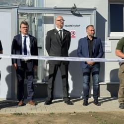 Střední škola rybářská a vodohospodářská Jakuba Krčína v Třeboni dokončila a zprovoznila unikátní aquaponický skleník, který kombinuje chov ryb a pěstování rostlin s využitím moderních, udržitelných technologií.