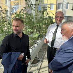 Střední škola rybářská a vodohospodářská Jakuba Krčína v Třeboni dokončila a zprovoznila unikátní aquaponický skleník, který kombinuje chov ryb a pěstování rostlin s využitím moderních, udržitelných technologií.