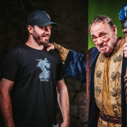 Herec John Rhys-Davies, představitel trpaslíka Gimliho, natáčel v Písku (autor: Ondřej Šimáček, Produkce PIXESO).