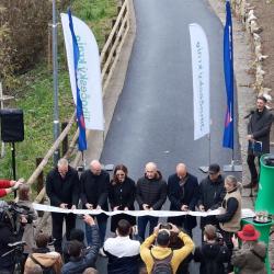 Jihočeský kraj slavnostně otevřel další etapu Vltavské cyklostezky, tentokrát v Českém Krumlově.