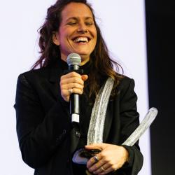 Olympijský festival Milano Cortina 2026 - České Budějovice. Předání Ceny Věry Čáslavské Barboře Strýcové (Foto: ČOV / Léa Decroix).