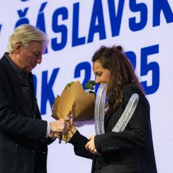 Olympijský festival Milano Cortina 2026 - České Budějovice. Předání Ceny Věry Čáslavské Barboře Strýcové (Foto: ČOV / Léa Decroix).
