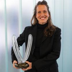Olympijský festival Milano Cortina 2026 - České Budějovice. Předání Ceny Věry Čáslavské Barboře Strýcové (Foto: ČOV / Léa Decroix).