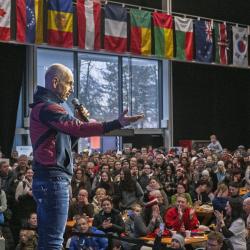 Evu Adamczykovou přivítali fanoušci na Olympijském festivalu.