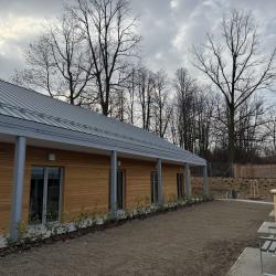Lidé s chronickým duševním onemocněním získají v Libníči nové zázemí pro důstojný život. Na místě původních nevyhovujících objektů zde vznikly dva nové domy se zvláštním režimem, které nabídnou bydlení osmi klientům.