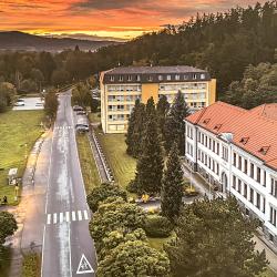 Více než 200 studentů z celé České republiky, vlastní školní hospodářství, moderní technologické zázemí, zahraniční stáže i úzké propojení s univerzitami. Střední rybářská škola a Vyšší odborná škola vodního hospodářství a ekologie ve Vodňanech patří mezi naprosto unikátní vzdělávací instituce v zemi.