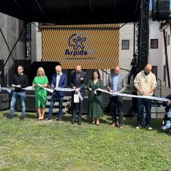 Centrum ARPIDA dnes slavnostně otevřelo nový ARPIDA+ campus životních příležitostí. Moderní areál nabídne zázemí pro dospělé osoby s tělesným a kombinovaným postižením a významně rozšíří kapacity sociálních služeb v Jihočeském kraji.