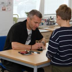 Děti pomáhají dětem. Společná charitativní akce vynesla 115 000 Kč.