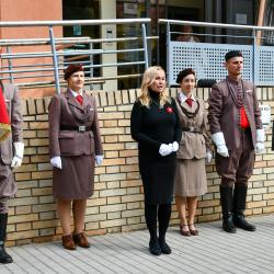 Před budovou Krajského úřadu Jihočeského kraje dnes zavlála sokolská vlajka. Jihočeský kraj si tak i letos připomněl Památný den sokolstva, který připadá na 8. října a připomíná oběti nacistických represí z řad členů Sokola.