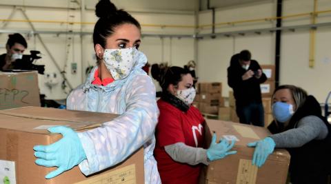 Ochranné prostředky poskytovatelům sociálních služeb předány dle plánu.