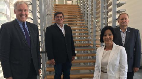 Euroregion Silva Nortica Jižní Čechy-Waldviertel jednal s dolnorakouským radním Eichtingerem. Zleva: zemský radní Martin Eichtinger, náměstek hejtmanky Pavel Hroch, poslankyně zemského sněmu Margit Göll, předseda František Štangl (Foto: NÖ.Regional.GmbH)