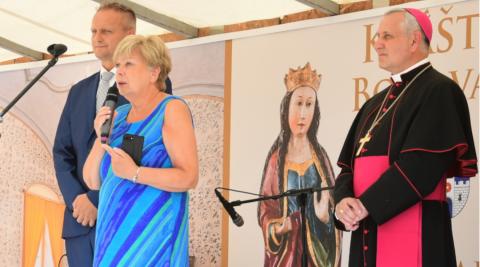 Hejtmanka Stráská zahájila v Borovanech výstavu Poklady z diecéze.