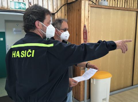 Dobrovolný hasič Jaroslav Šouc pomáhá ve strakonickém OČKU.