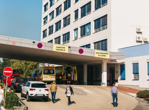 Nemocnice České Budějovice přesouvá od 1. dubna akutní úrazové ambulance pro děti a dospělé do přízemí pavilonu C, do prostor Oddělení urgentního příjmu.