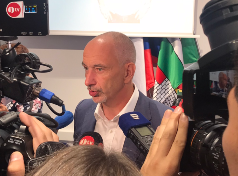 Zastupitelstvo Jihočeského kraje v pondělí 15. srpna na mimořádném zasedání schválilo dotační program pro nízkopříjmové skupiny "My v tom Jihočechy nenecháme".