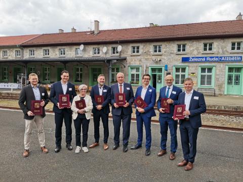 Mezi Jihočeským krajem, Plzeňským krajem a Bavorskem na jednu jízdenku.