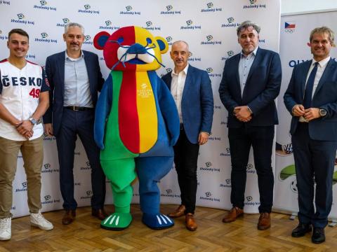 Nový maskot se představil hejtmanu Kubovi a dalším