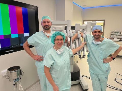 Hrudní chirurgové Nemocnice České Budějovice, a.s. operovali poprvé pacienty s plicními nádory pomocí ROBOTICKÉHO SYSTÉMU Da Vinci X. 