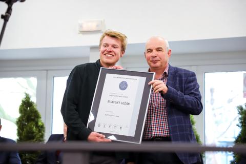 Školní minipivovar SOŠ ekologické a potravinářské Veselí nad Lužnicí získal na 34. Mezinárodním pivním festivalu v Litoměřicích stříbrnou pivní pečeť za pivo Blatský ležák světlý a bronzovou pivní pečeť za pivo Blatský ležák tmavý.