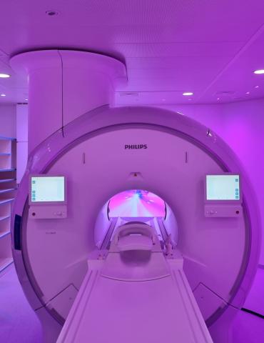 Na konci roku 2024 prošlo Radiologické oddělení Nemocnice České Budějovice, a.s. významnou modernizací. Jeden ze stávajících přístrojů magnetické rezonance byl nahrazen špičkovým modelem Ingenia Ambition X 1,5 T.