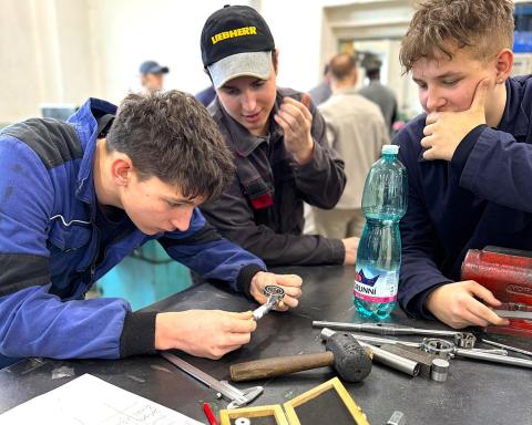 Jakou nabídku studia mají dnes jihočeské děti a jak školy reagují na proměny trhu práce? Právě to zjišťoval náměstek hejtmana pro oblast školství David Štojdl v Obchodní akademii, Střední odborné škole a Středním odborném učilišti Třeboň.