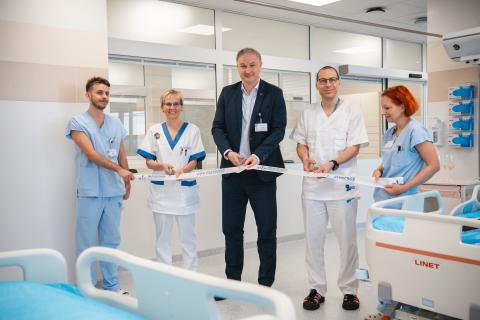 Nemocnice České Budějovice, a.s. uvedla ve čtvrtek 19. února slavnostně do provozu nově zrekonstruovanou jednotku intenzivní péče (JIP) Neurologického oddělení. Modernizace významně posiluje postavení nemocnice jako předního evropského centra pro léčbu cévní mozkové příhody i dalších závažných neurologických onemocnění.