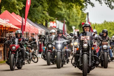 Jižní Čechy ze sedla motorky: Šest tras, tisíc kilometrů zážitků a oslava 125 let legendy Indian Motorcycle.