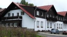 Celkem 48,096 milionu korun. Tolik bude stát rekonstrukce Chaty Mládí – Zadov na Šumavě. Rozhodnutí rady kraje z minulého čtvrtka potvrdil dosavadní radní pro veřejné zakázky Antonín Krák.