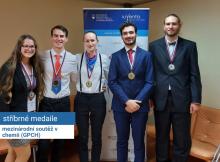 Druhé místo na mezinárodní soutěži chemiků obsadili absolventi Střední školy obchodní, Jiří Houska a Alena Tomášová.
