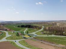 Jižní tangentu u Českých Budějovic vybuduje sdružení firem COLAS a Firesta-Fišer. Vyjde na 845 milionů korun. Dodavatele stavby vzešlého z výběrového řízení schválila ve čtvrtek 7. ledna Rada Jihočeského kraje. 