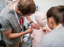 Po dvouleté přestávce, kvůli pandemii nemoci covid-19, se v roce 2022 do jihočeských nemocnic vrací oblíbená prestižní soutěž „Medik roku 2022".