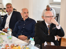 Bylo by škoda rušit takové zařízení, jakým je Dětská psychiatrická nemocnice Opařany na Táborsku. Shodli se na tom hejtman Jihočeského kraje Martin Kuba a ministr zdravotnictví Vlastimil Válek. 