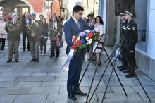 Naši předci prokázali obrovskou míru statečnosti a skutečného vlastenectví, řekl u pamětní desky TGM první náměstek Talíř.