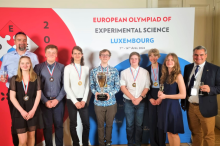 Evropská olympiáda experimentálních věd (EOES), v níž soutěží ty nejlepší týmy mladých středoškoláků z Evropské unie a Ukrajiny, proběhla letos v Lucembursku. Za účasti mentorů z českých národních kol oborových olympiád přivezli čeští středoškoláci zlatou a stříbrnou medaili. Zlatí Češi se stali dokonce absolutními vítězi celé soutěže!