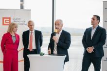 Generální ředitel Rolls-Royce SMR  - Chris CHOLERTON, hejtman Jihočeského kraje Martin KUBA a ředitel divize jaderná energetika a člen představenstva Skupiny ČEZ - Bohdan ZRONEK.