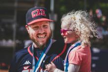 Softballový klub Žraloci Ledenice má hned dva důvody k oslavám. Jeho hráči se výrazně podíleli na triumfech českých reprezentací na Mistrovství Evropy mužů 2025 i Mistrovství Evropy hráčů do 23 let 2025.