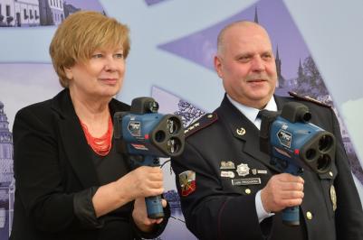 Hejtmanka Jihočeského kraje Ivana Stráská a ředitel KŘP JčK Luděk Procházka na tiskové konferenci u příležitosti předání nových radarů do rukou Policie ČR 