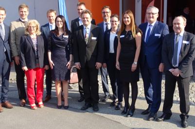 Zleva: Vládní prezident Dolního Bavorska Rainer Haselbeck, prezident krajského sněmu Dolního Bavorska Dr. Olaf Heinrich, zástupkyně zemského rady okresu Freyung-Grafenau Helga Weinberger, Dr. Stefan Mang (jednatel CenTouris), ing. et ing. Jaroslava Pongratz, MBA (Evropský region Dunaj-Vltava), Dr.-Ing. Christian Reischl (ZF), Peter Schmid (vláda Dolního Bavorska), Bertram Vogel (Niederbayern-Forum), Katharina Wierer (HWK), Mgr. Alice Prokeš Gregová (Jihočeská hospodářská komora), Karl Wenig (jednatel Knauf 