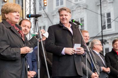 Jihočeská hejtmanka Ivana Stráská a hornorakouský hejtman Thomas Stelzer při prezentaci jižních Čech na slavnostech v Linci. Foto: Michal Šula.