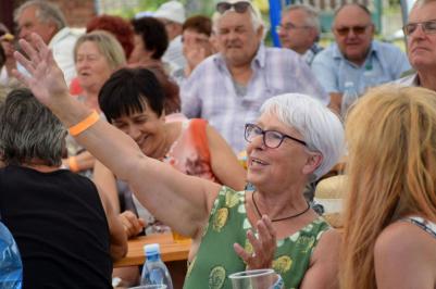 Příznivce dechovky v Jehnědně rozparádil Franta Uher (foto Petr Pokorný).