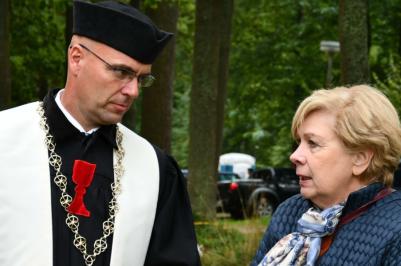  Pražský biskup Církve československé husitské David Tonzar a hejtmanka Jihočeského kraje Ivana Stráská. Trocnovské slavnosti 2019.