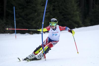 Alpský lyžař Novotný se nevzdal a vybojoval bronz na Olympiádě dětí a mládeže.