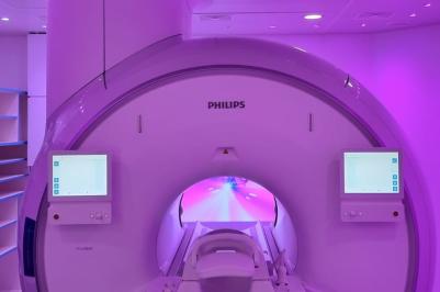 Na konci roku 2024 prošlo Radiologické oddělení Nemocnice České Budějovice, a.s. významnou modernizací. Jeden ze stávajících přístrojů magnetické rezonance byl nahrazen špičkovým modelem Ingenia Ambition X 1,5 T.