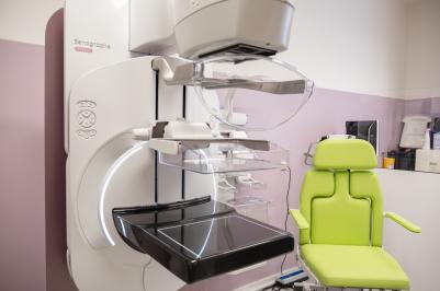 Lepší péče pro ženy s onemocněním prsu: nový mamograf umožňuje přesnější diagnostiku a šetrnější zákroky.