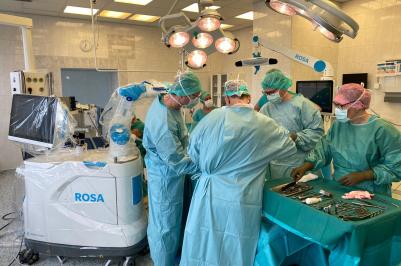 Nemocnice České Budějovice jako třetí v ČR provádí roboticky asistované operace kolenního kloubu.