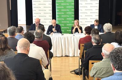 Vedení Jihočeského kraje na Prachaticku: Podpora sportovní infrastruktury, rekonstrukce silnic a inovativní sociální projekty.