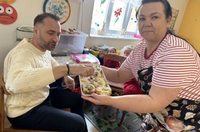 Náměstek Štojdl poděkoval Skutečně zdravé škole v Nové Vsi za péči o děti.