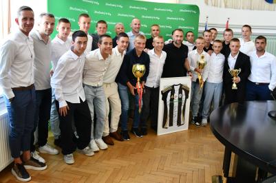 Náměstek Štojdl pogratuloval fotbalovým nadějím z Akademie Dynama, které zazářily doma i v zahraničí.