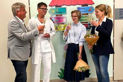 Zleva Ředitel nemocnice Tomáš Fiala, primář dětského oddělení Martin Gregora, ředitelka NF Kapka naděje Dita Loudilová a projektová manažerka NF KN Pavlína Vacátková.